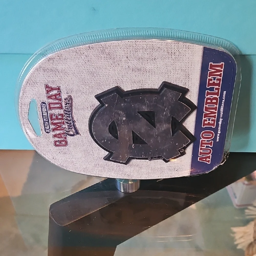 NWT: UNC-Chapel Hill Carolina Tar Heels Auto Emblem - Picture 9 of 10